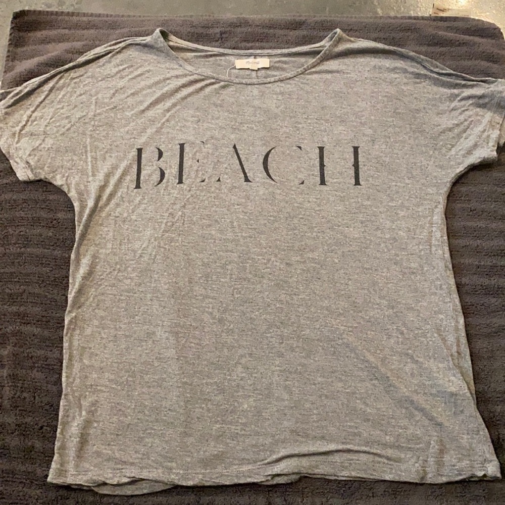 Grey graphic “beach” tee